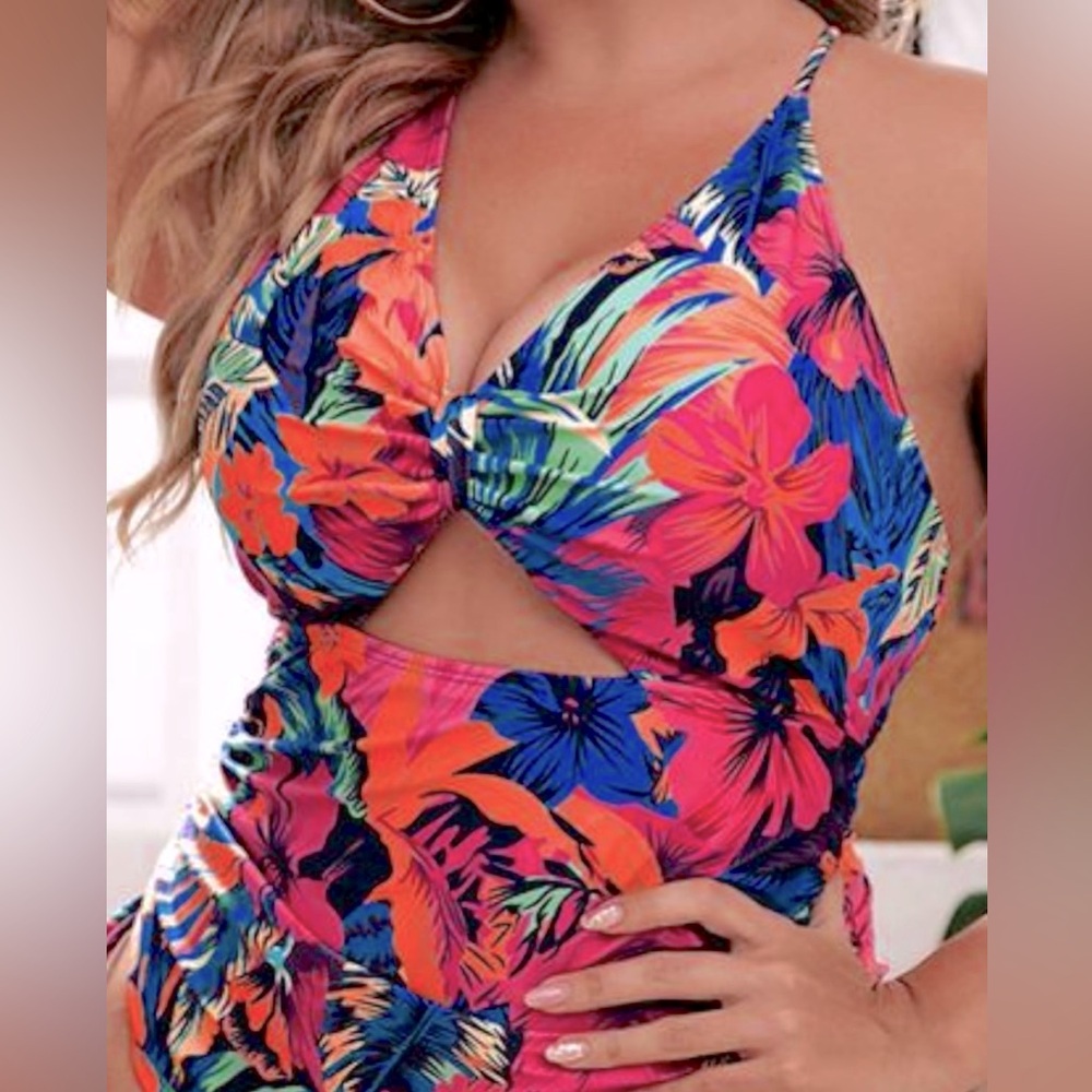 Swimsuit - Picture 4 of 6